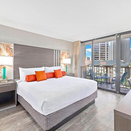 Renovated With City View At Aqua Palms Waikiki โฮโนลูลู ภายนอก รูปภาพ