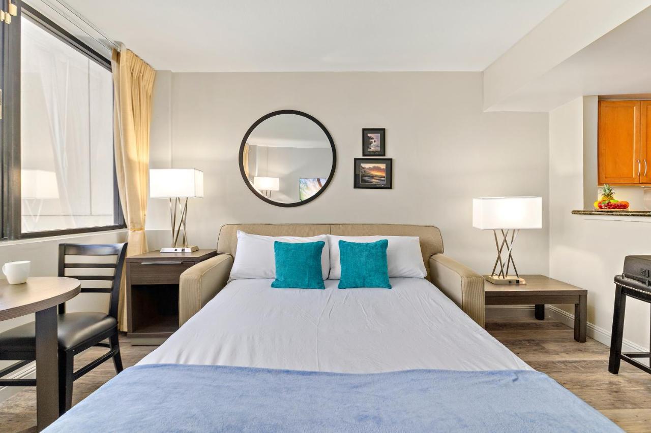 Renovated With City View At Aqua Palms Waikiki โฮโนลูลู ภายนอก รูปภาพ