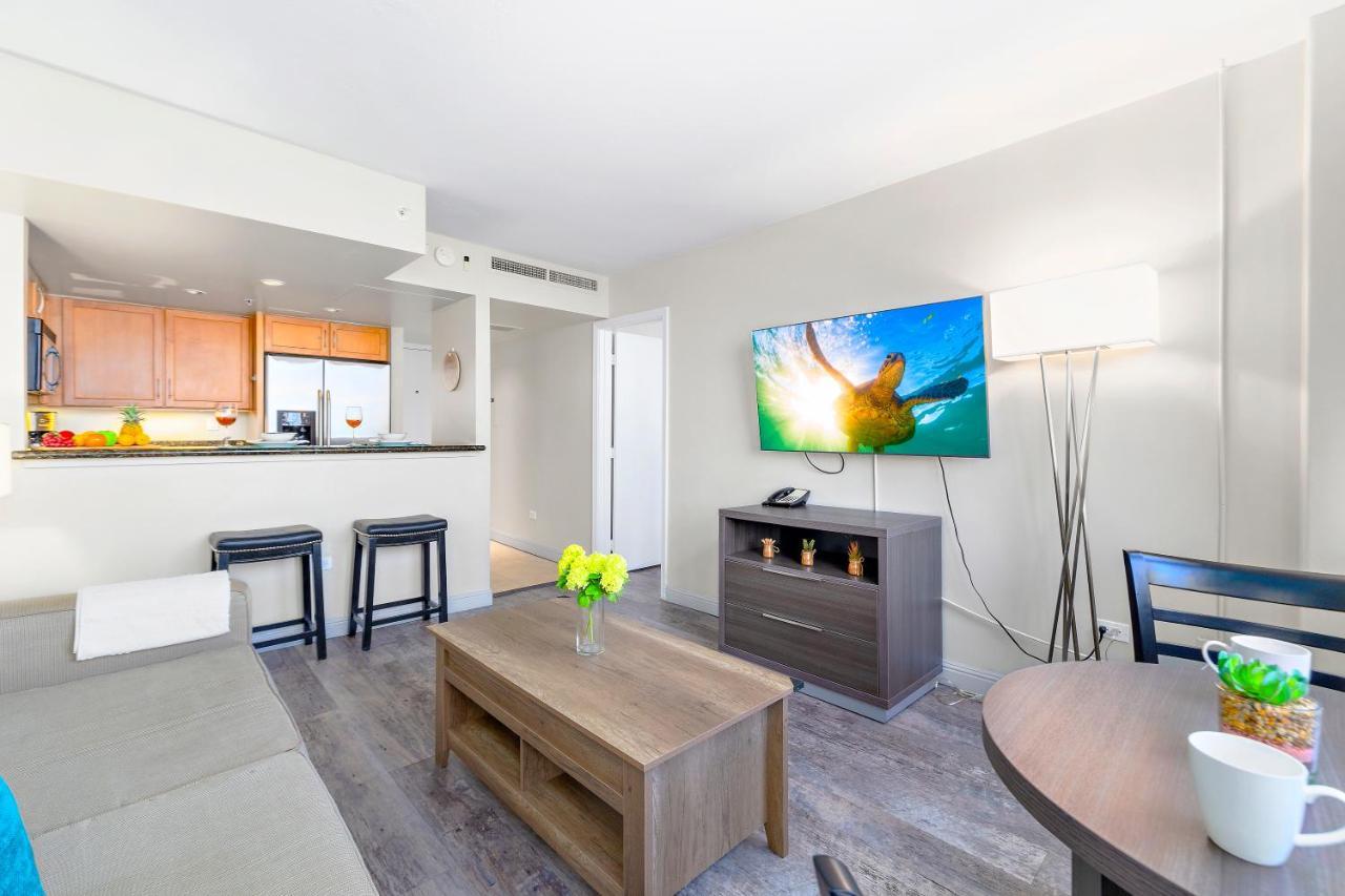 Renovated With City View At Aqua Palms Waikiki โฮโนลูลู ภายนอก รูปภาพ