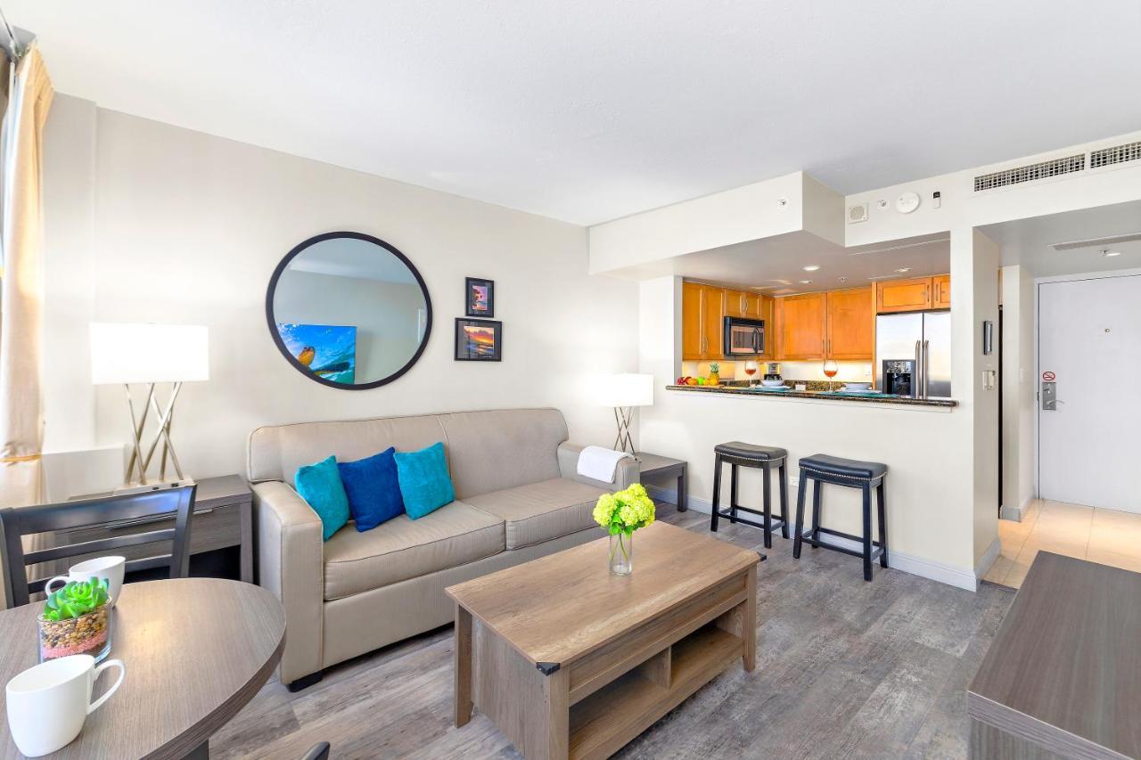 Renovated With City View At Aqua Palms Waikiki โฮโนลูลู ภายนอก รูปภาพ