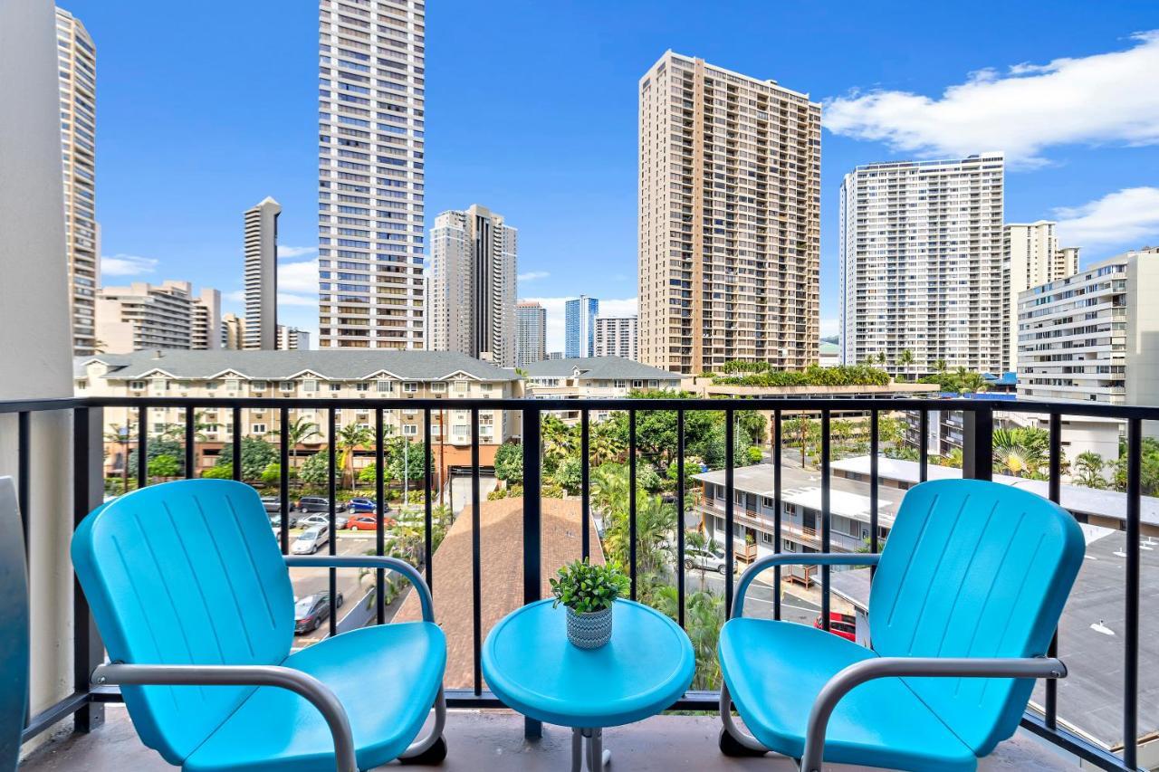 Renovated With City View At Aqua Palms Waikiki โฮโนลูลู ภายนอก รูปภาพ
