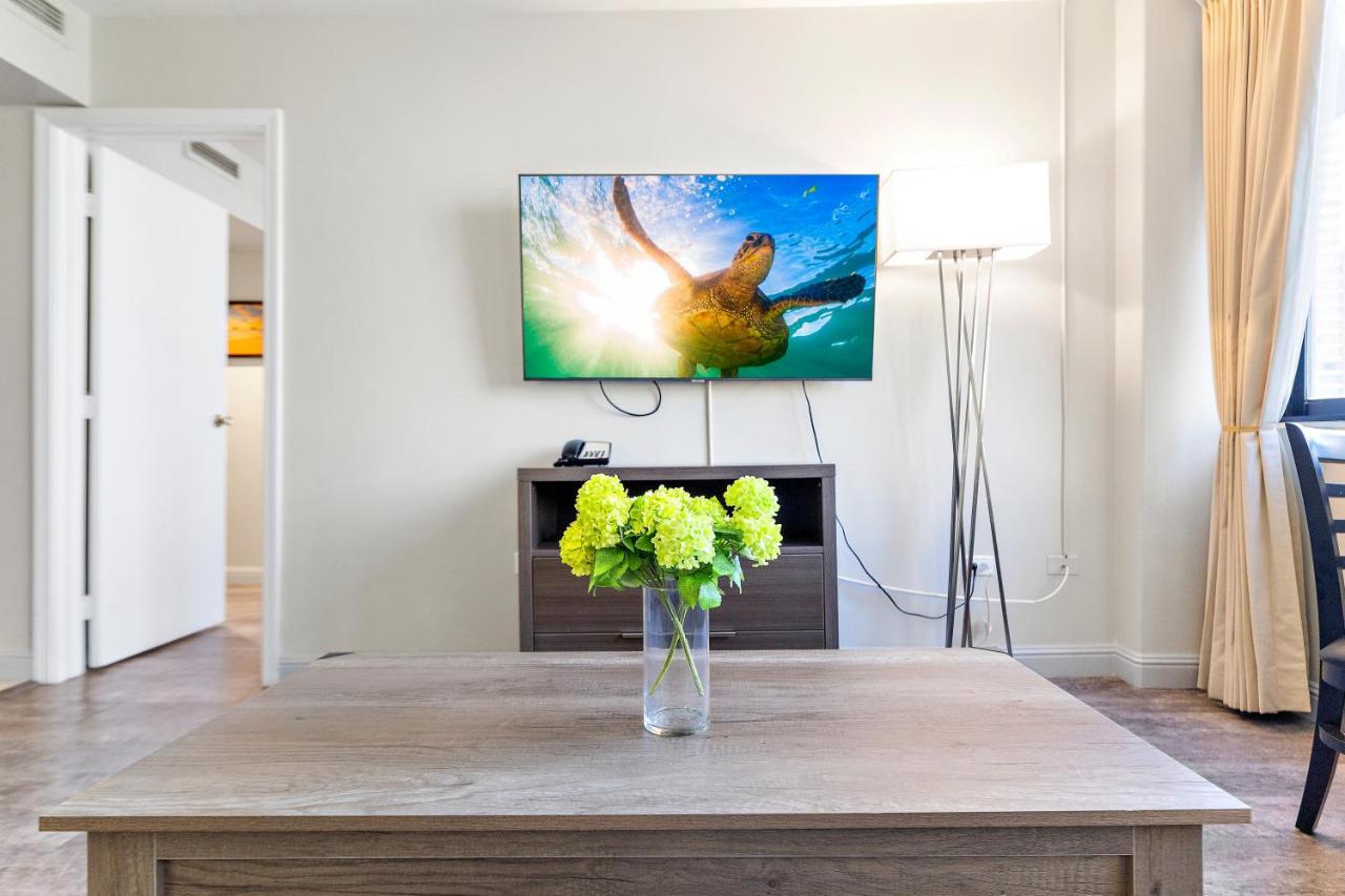 Renovated With City View At Aqua Palms Waikiki โฮโนลูลู ภายนอก รูปภาพ