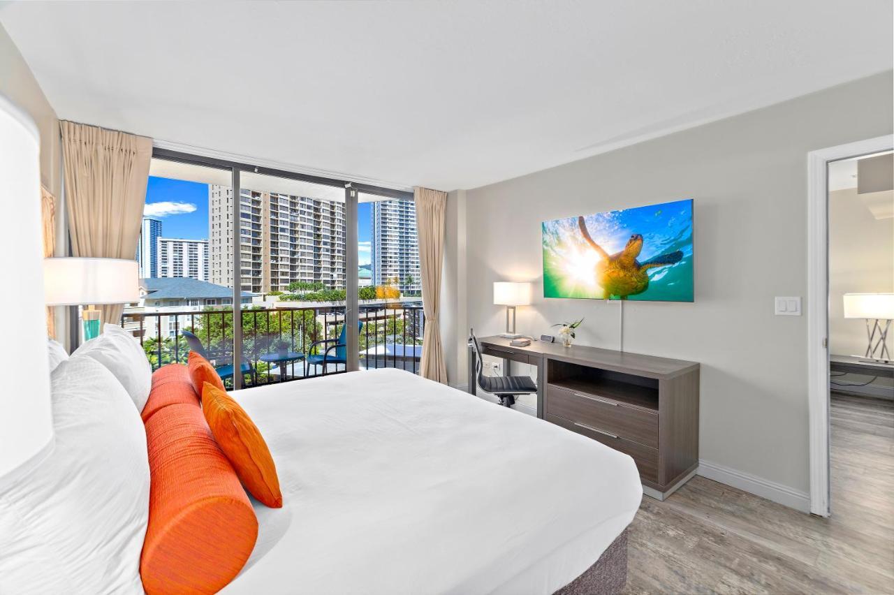 Renovated With City View At Aqua Palms Waikiki โฮโนลูลู ภายนอก รูปภาพ