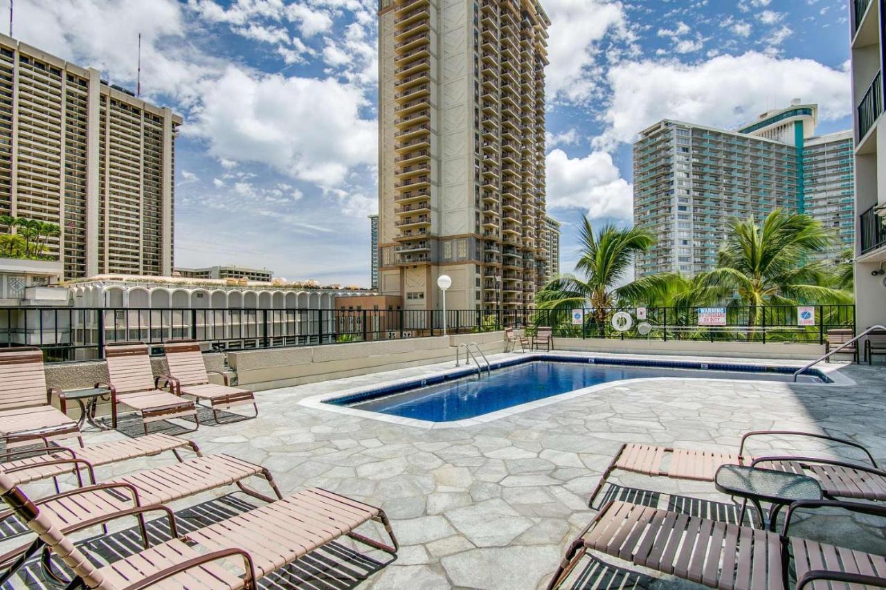 Renovated With City View At Aqua Palms Waikiki โฮโนลูลู ภายนอก รูปภาพ