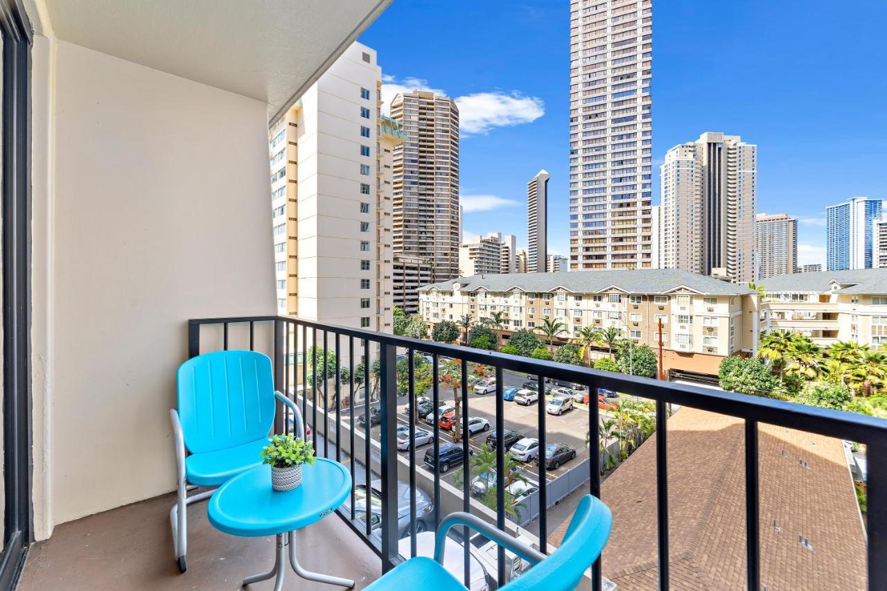 Renovated With City View At Aqua Palms Waikiki โฮโนลูลู ภายนอก รูปภาพ