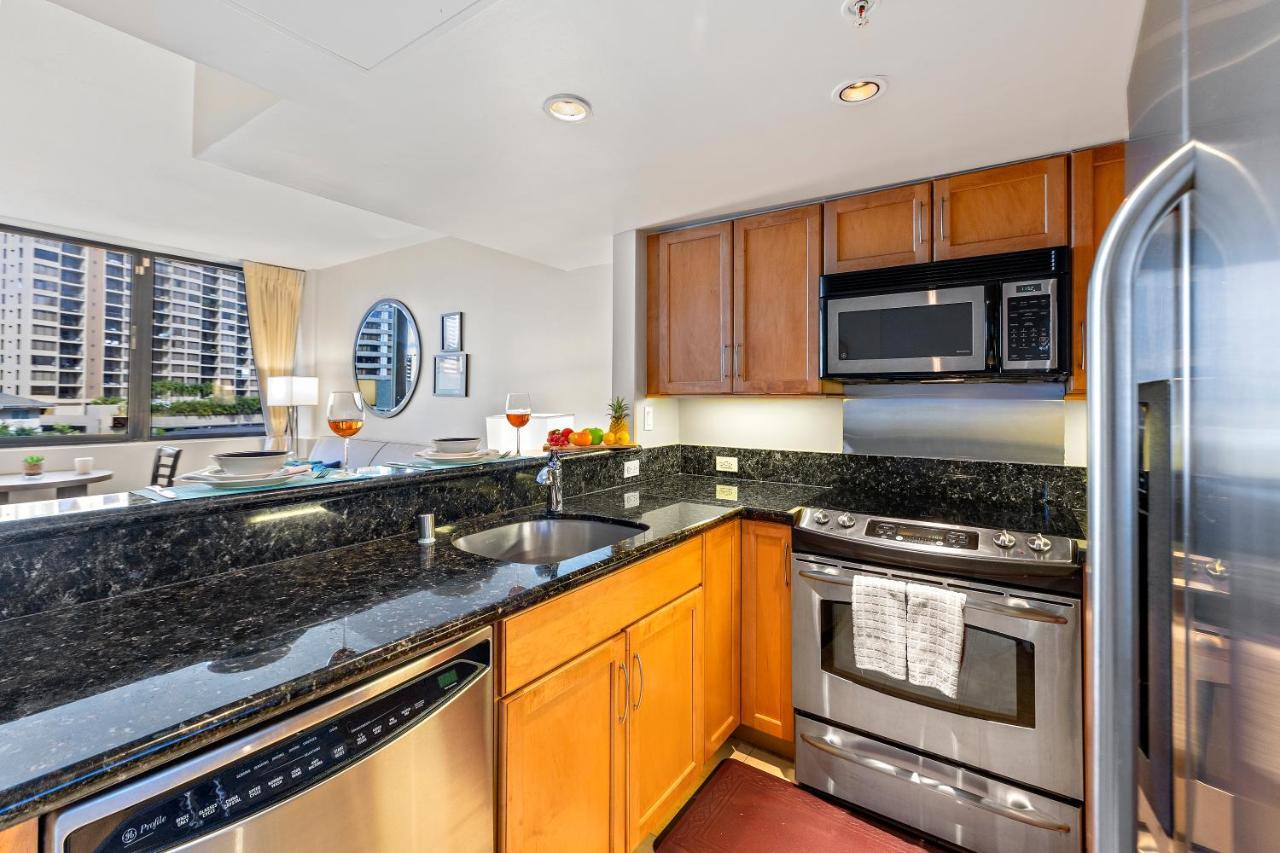 Renovated With City View At Aqua Palms Waikiki โฮโนลูลู ภายนอก รูปภาพ