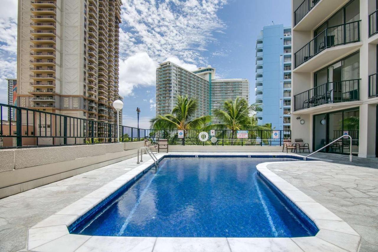 Renovated With City View At Aqua Palms Waikiki โฮโนลูลู ภายนอก รูปภาพ