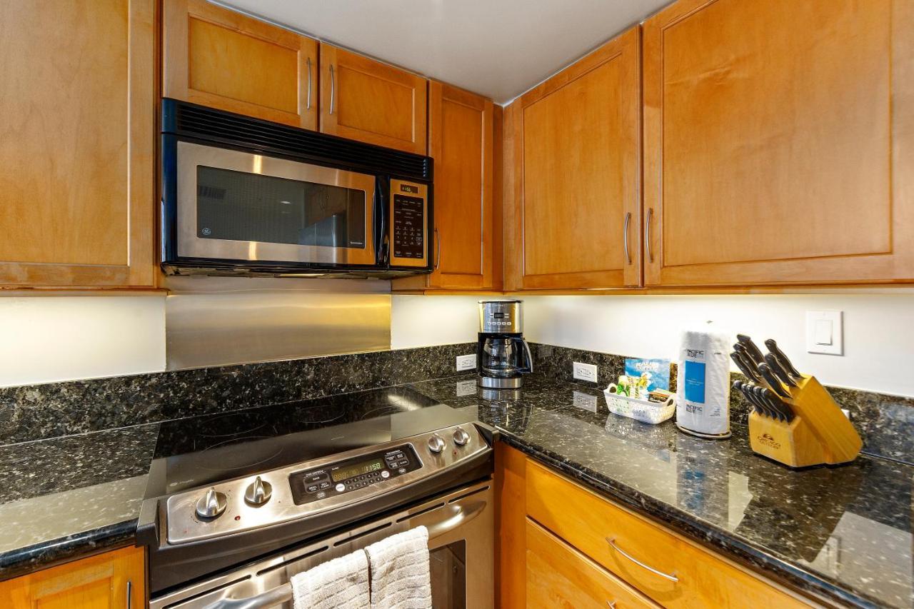 Renovated With City View At Aqua Palms Waikiki โฮโนลูลู ภายนอก รูปภาพ