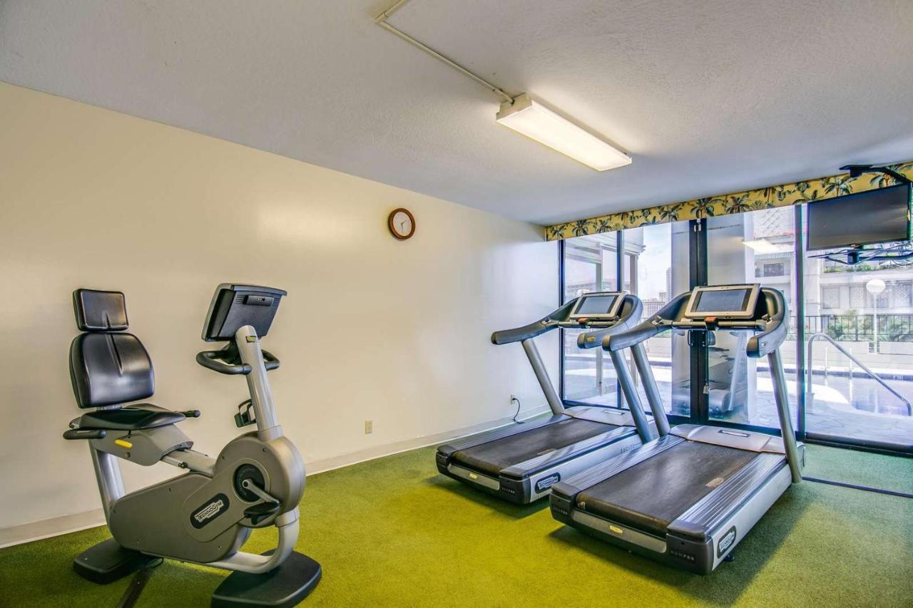 Renovated With City View At Aqua Palms Waikiki โฮโนลูลู ภายนอก รูปภาพ