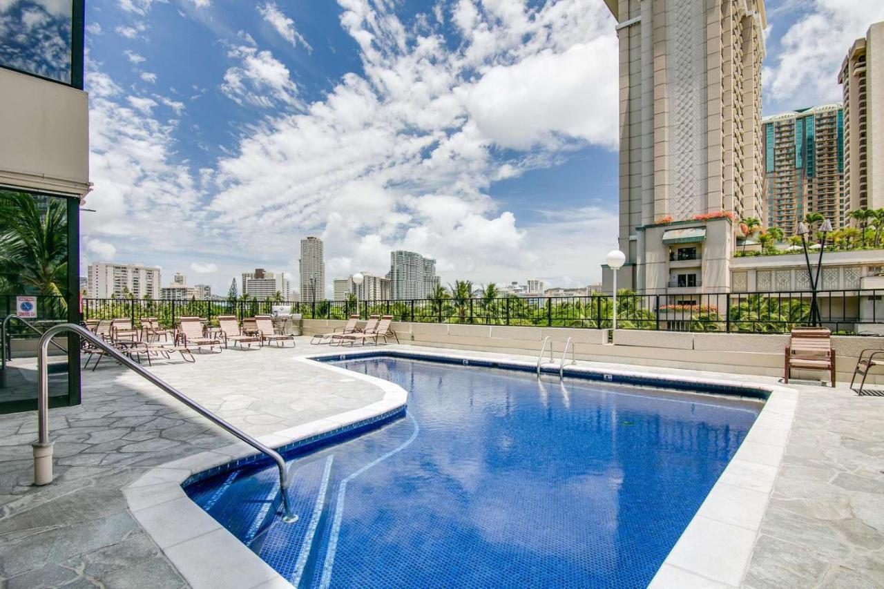 Renovated With City View At Aqua Palms Waikiki โฮโนลูลู ภายนอก รูปภาพ